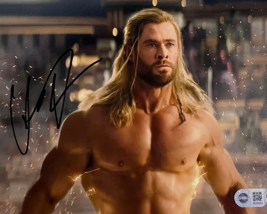 Chris Hemsworth Signed 8x10 Photo (Thor Love & Thunder) - SWAU #01